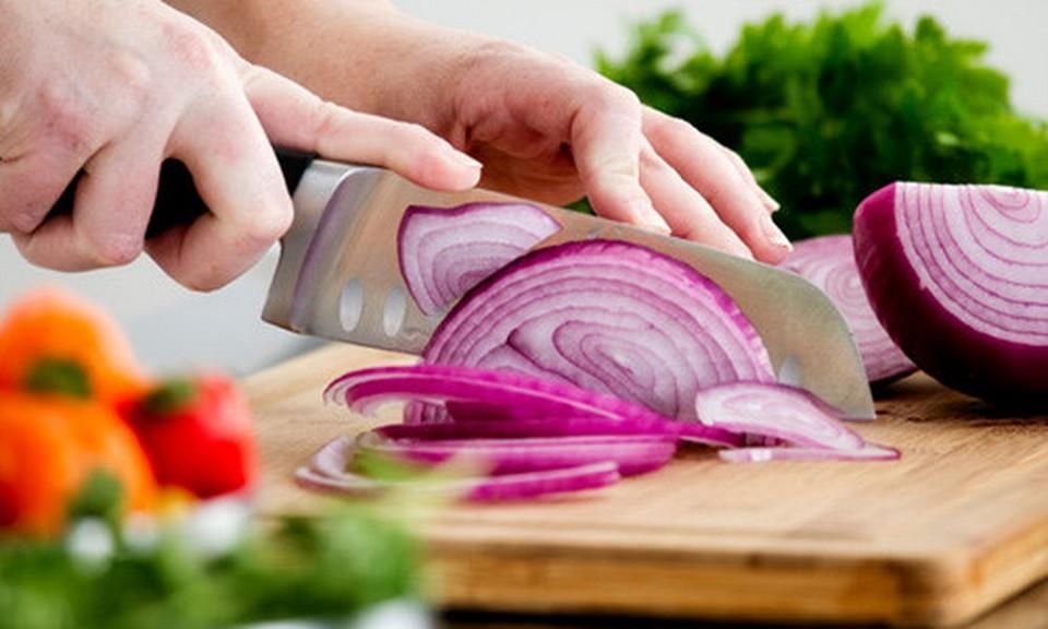  Cutting onions becomes easily more than ever