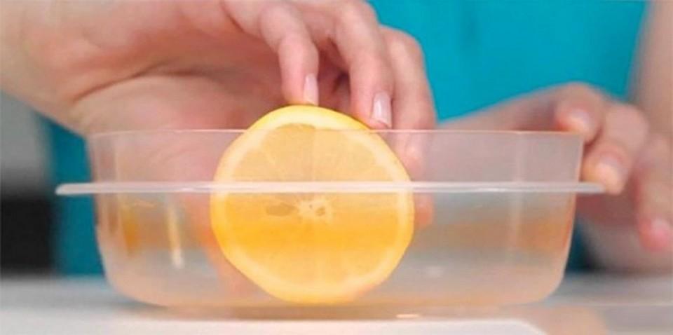We can use lemon slices to rub into their surface