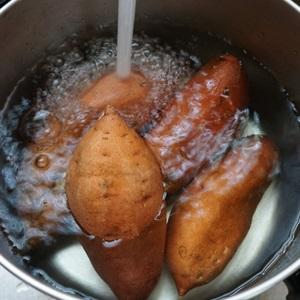 cook the potatoes