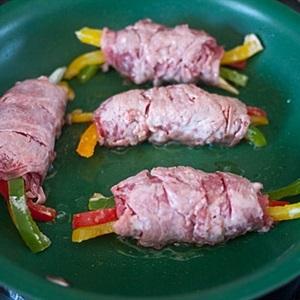 Fry the steak rolls with a small flame