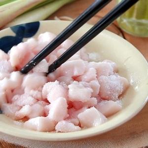 Cut lard into small pieces and then mix them with white sugar