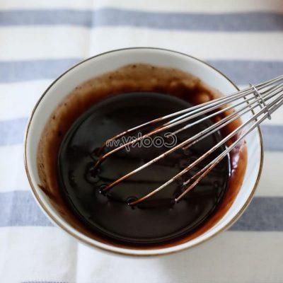 make chocolate sauce