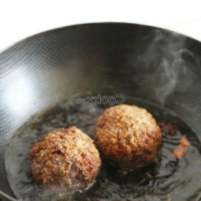 add meatballs into the pan to stir