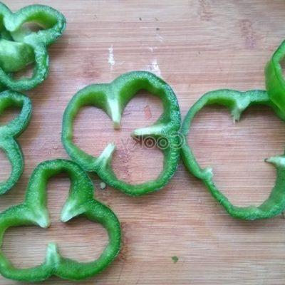 cut bell peppers into medium pieces