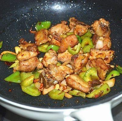 add pork ribs to stir-fry