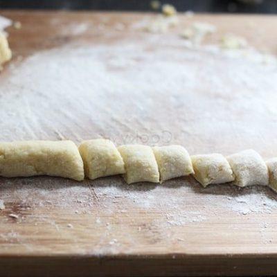 divide the dough into a long yarn
