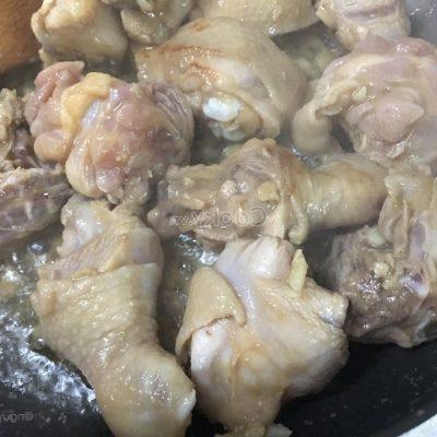 stir-fry chicken meat