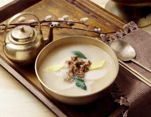beef and Korean rice cake soup