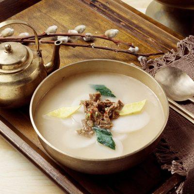 beef and Korean rice cake soup