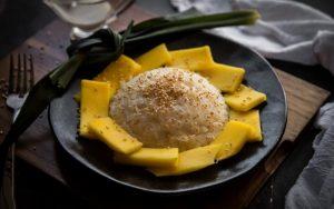 how to make coconut milk sticky rice with mangoes