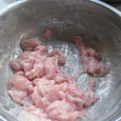 add condiments into the bowl of pork tenderloin