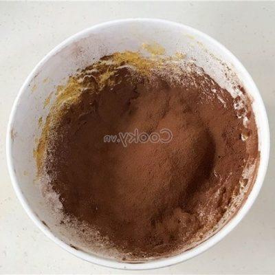 sieve wheat flour, cocoa powder, and instant coffe powder into the bowl
