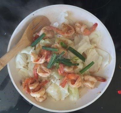 add shrimps and green onion