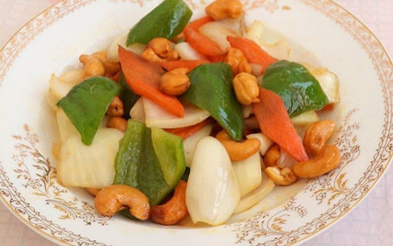 Cashew Nuts Stir-Fry With Onion Recipe