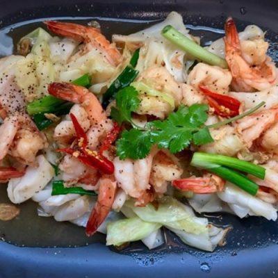 shrimps with cabbage and onion