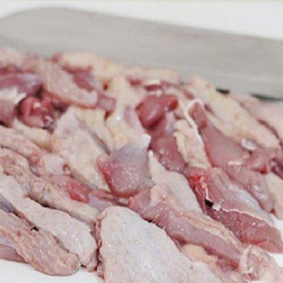 cut duck meat into medium pieces