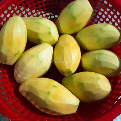 peel mangoes