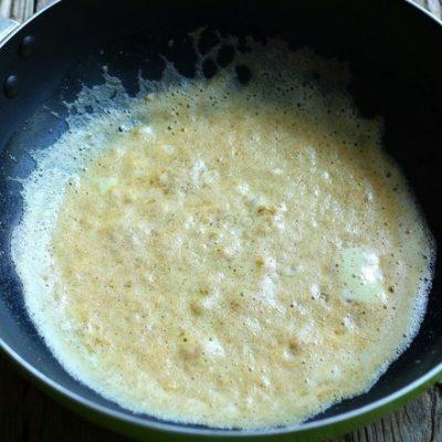 stir-fry crushed salted egg
