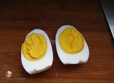 cut eggs into a hafl