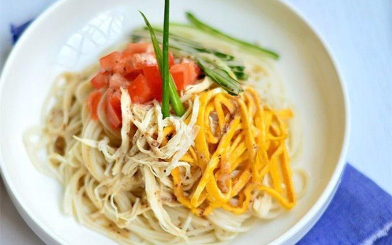 Noodles Mixed With Eggs And Chicken Recipe