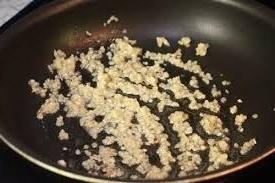 stir-fry garlic