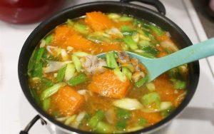 how to make pumpkin soup with pork ribs