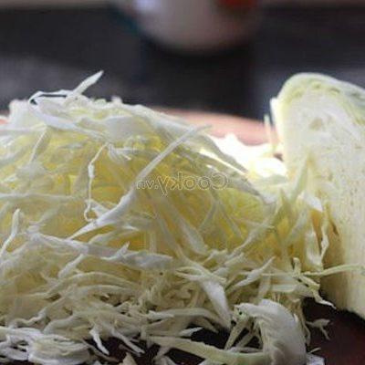 cut cabbage into thin pieces