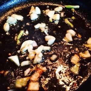 stir-fry garlic