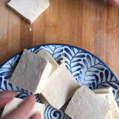cut tofu into pieces