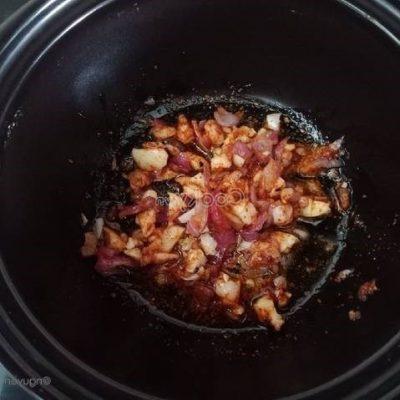 stir-fry garlic and chili powder