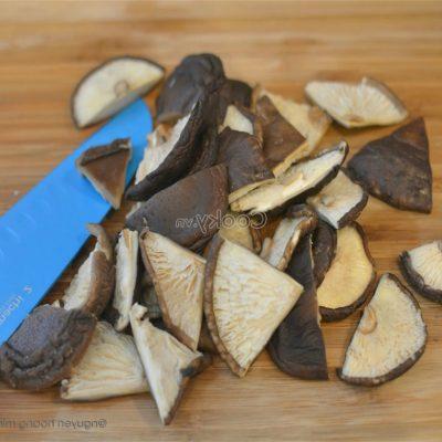 cut shiitake mushrooms