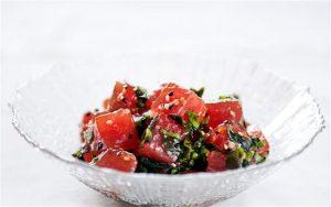 Tuna sashimi with garlic sauce