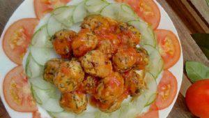 Chicken Balls Cooked With Tomato