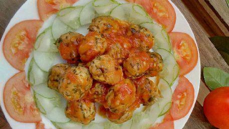 Chicken Balls Cooked With Tomato Sauce