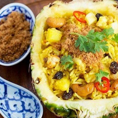 thai fried rice with pineapple